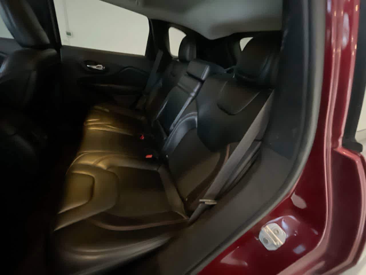 Thumbnail: 2019 Jeep Cherokee - 22