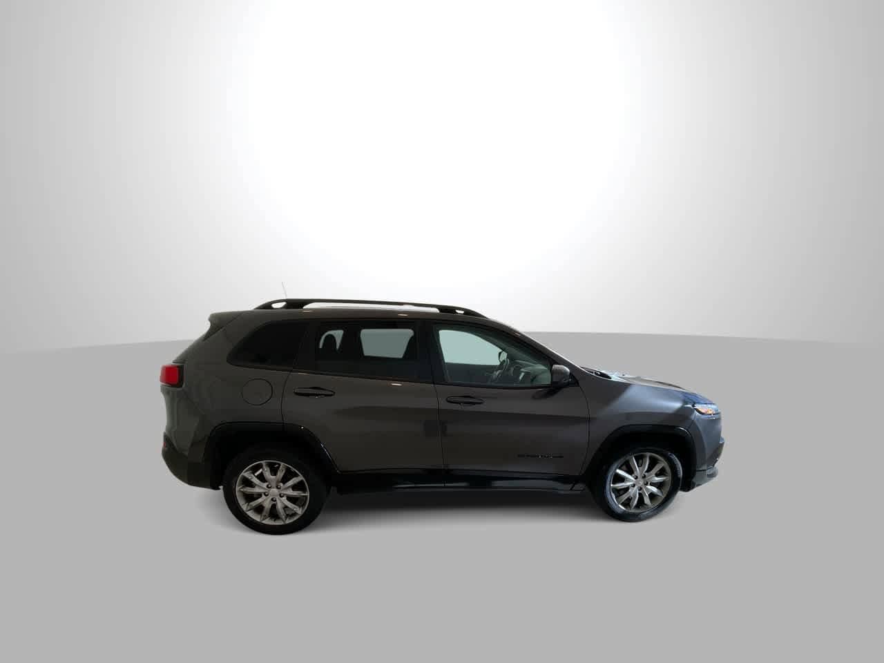 Thumbnail: 2018 Jeep Cherokee - 9