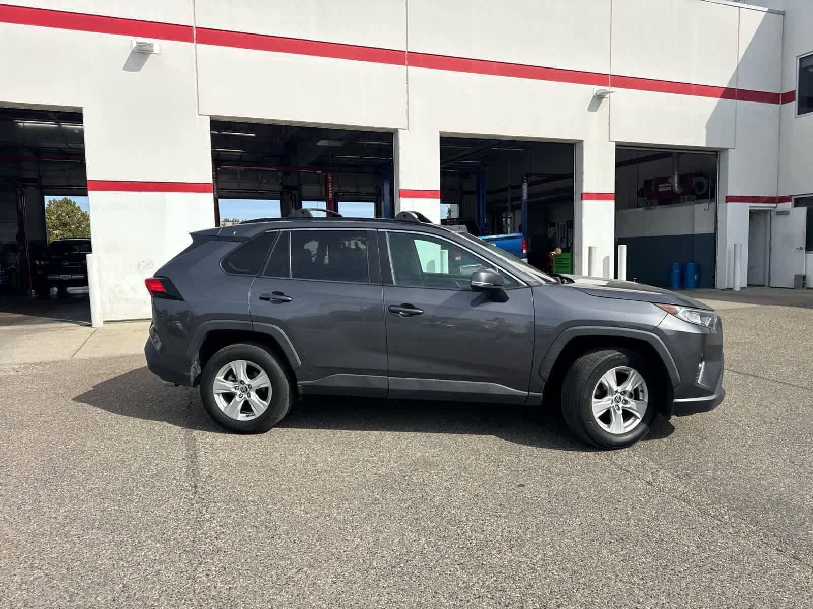 Thumbnail: 2021 Toyota RAV4 - 6