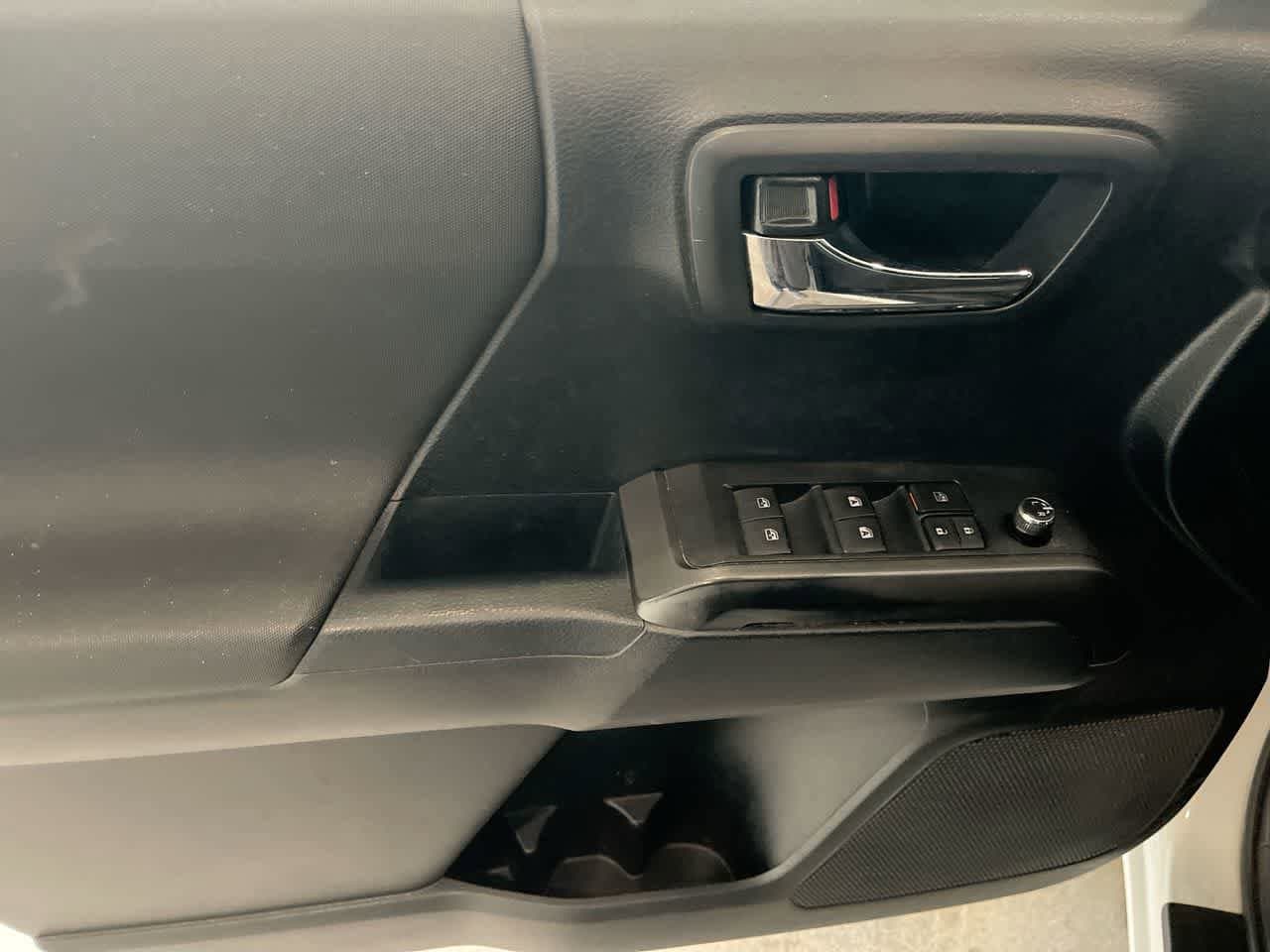 Thumbnail: 2018 Toyota Tacoma - 13