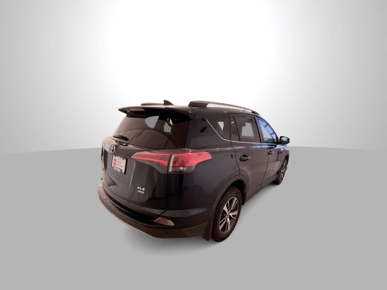 Thumbnail: 2018 Toyota RAV4 - 8