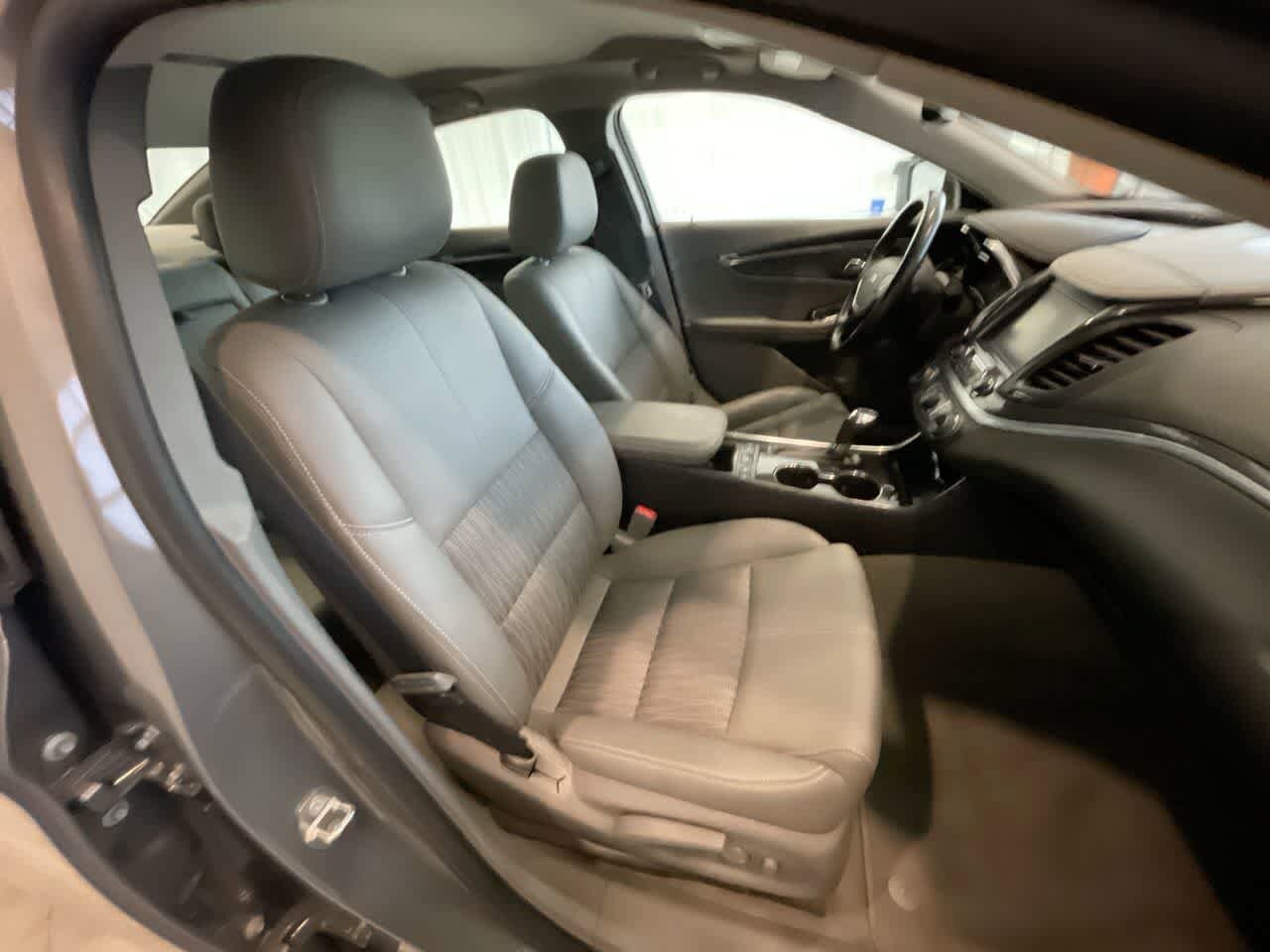 2018 Chevrolet Impala LT 24