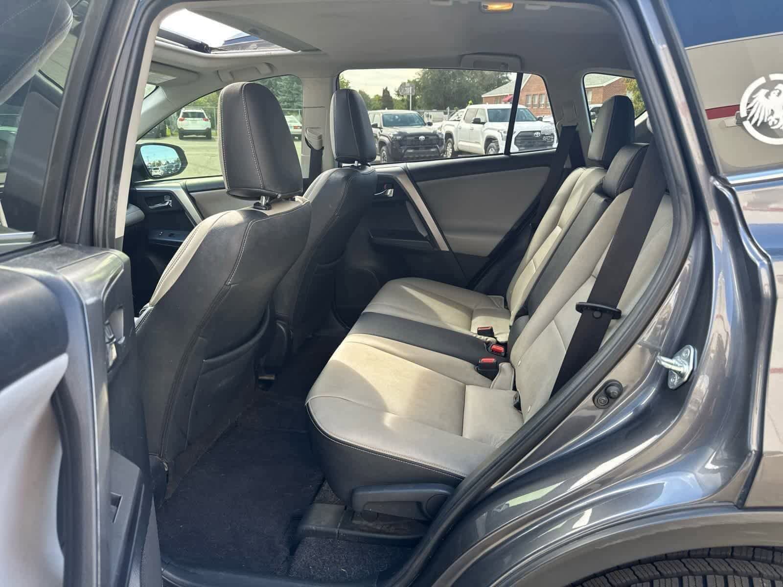 Thumbnail: 2018 Toyota RAV4 - 29