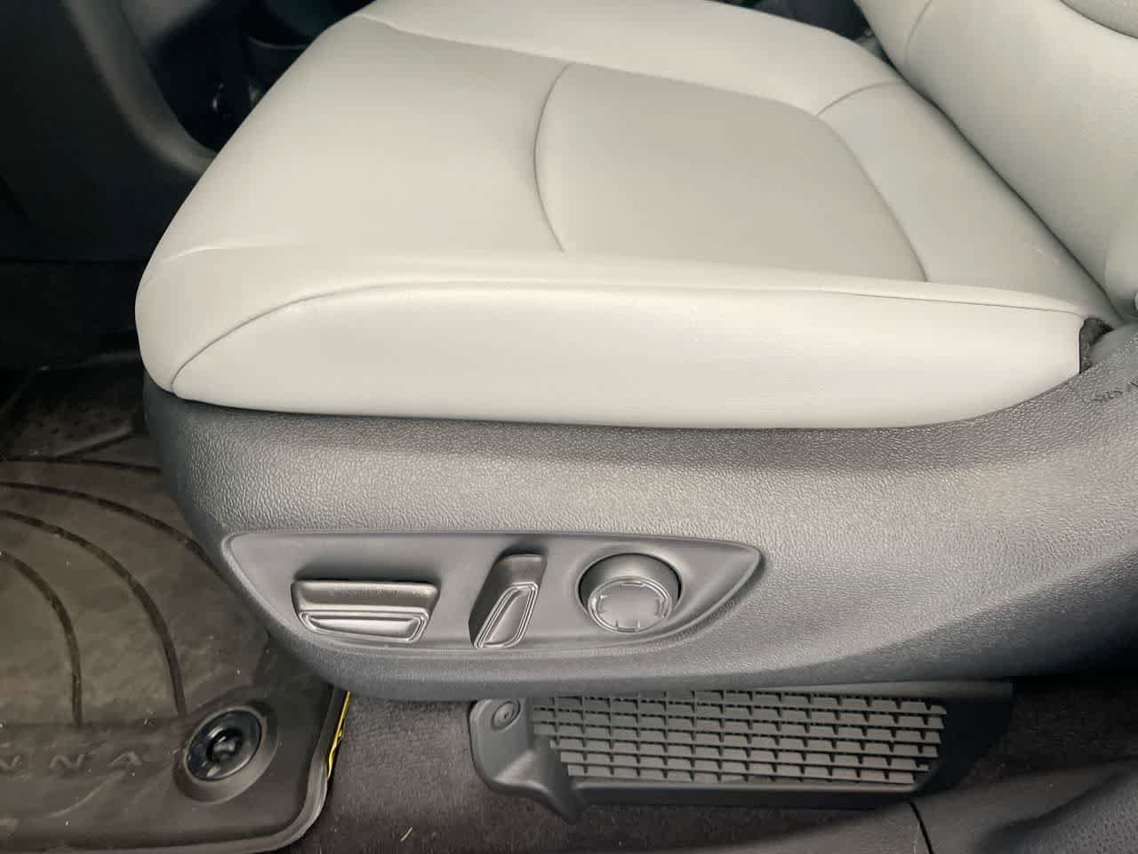 Thumbnail: 2025 Toyota Sienna - 12