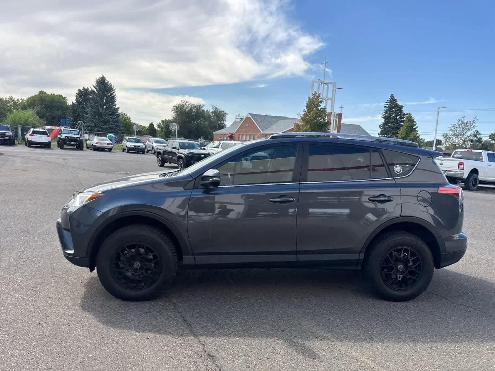 Thumbnail: 2018 Toyota RAV4 - 21