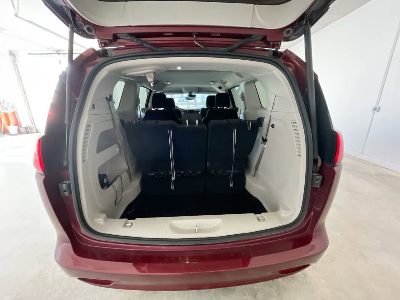 Thumbnail: 2023 Chrysler Voyager - 23