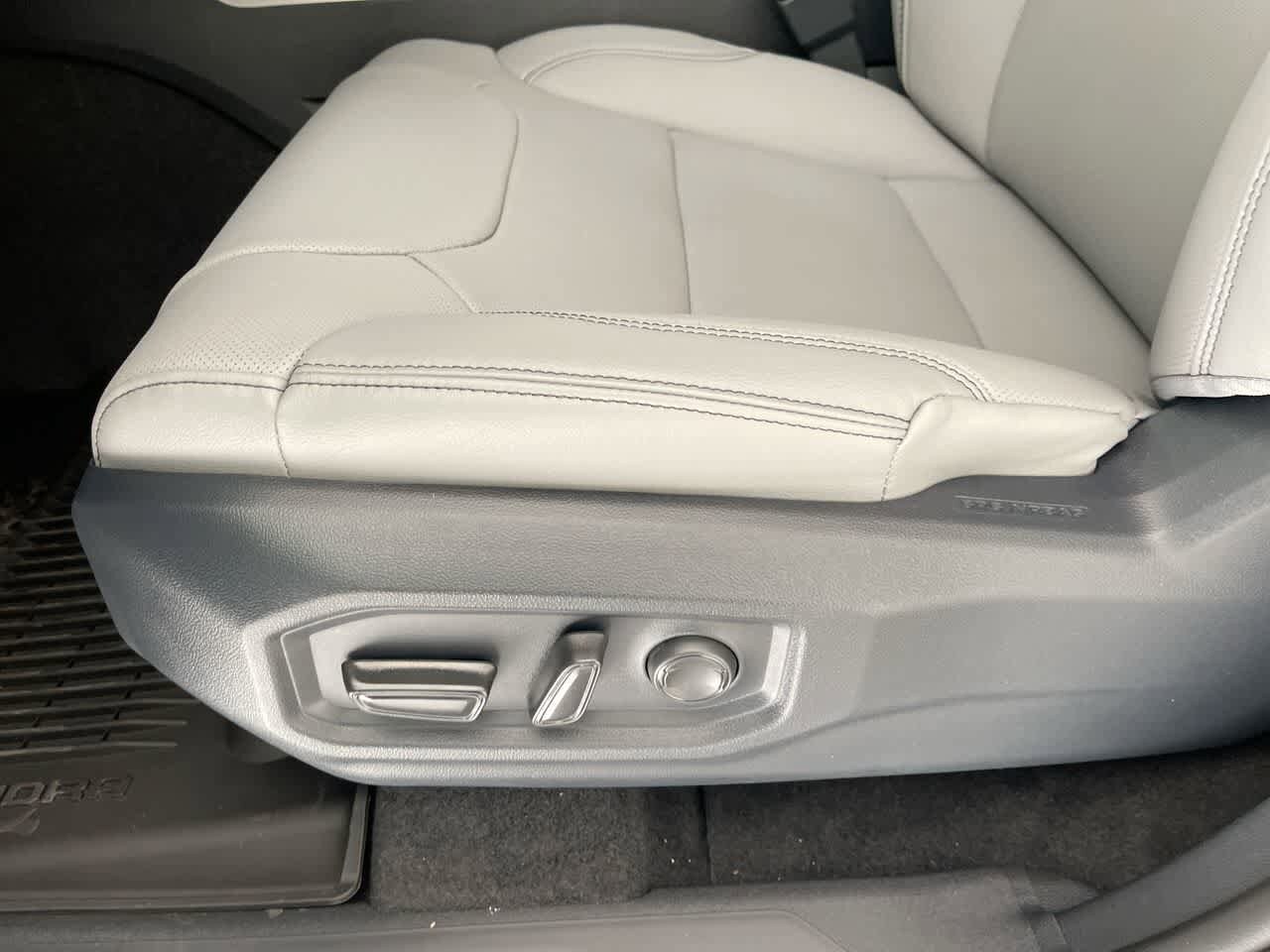 2026 Toyota Tundra SR5 - Photo 12