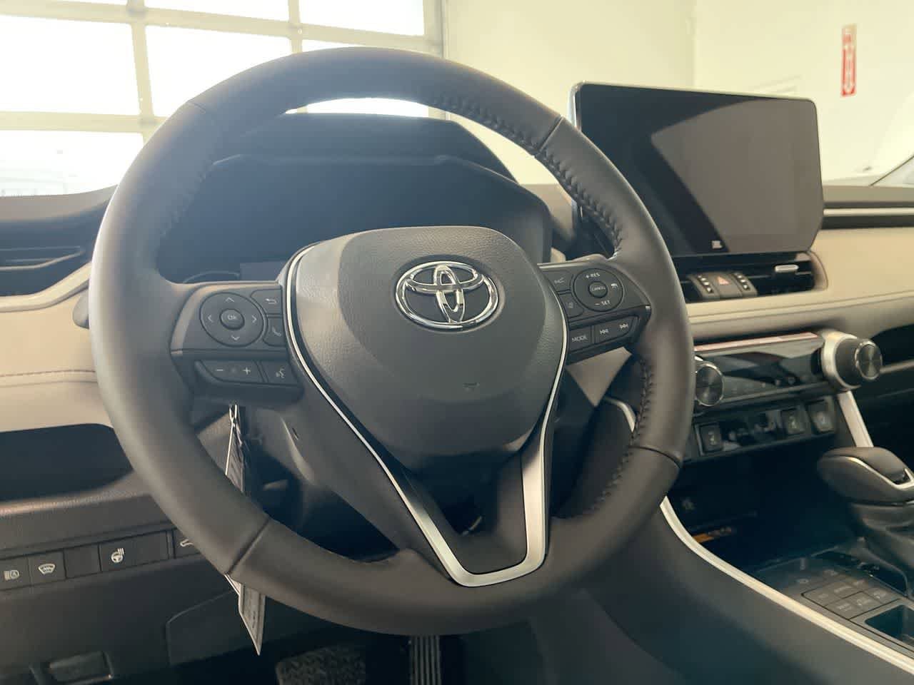 Thumbnail: 2025 Toyota RAV4 - 14