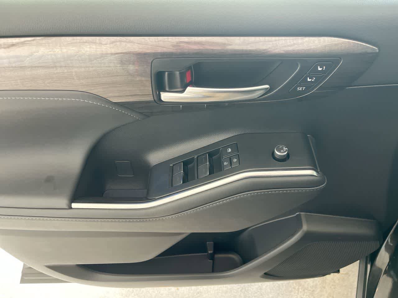 Thumbnail: 2021 Toyota Highlander - 13