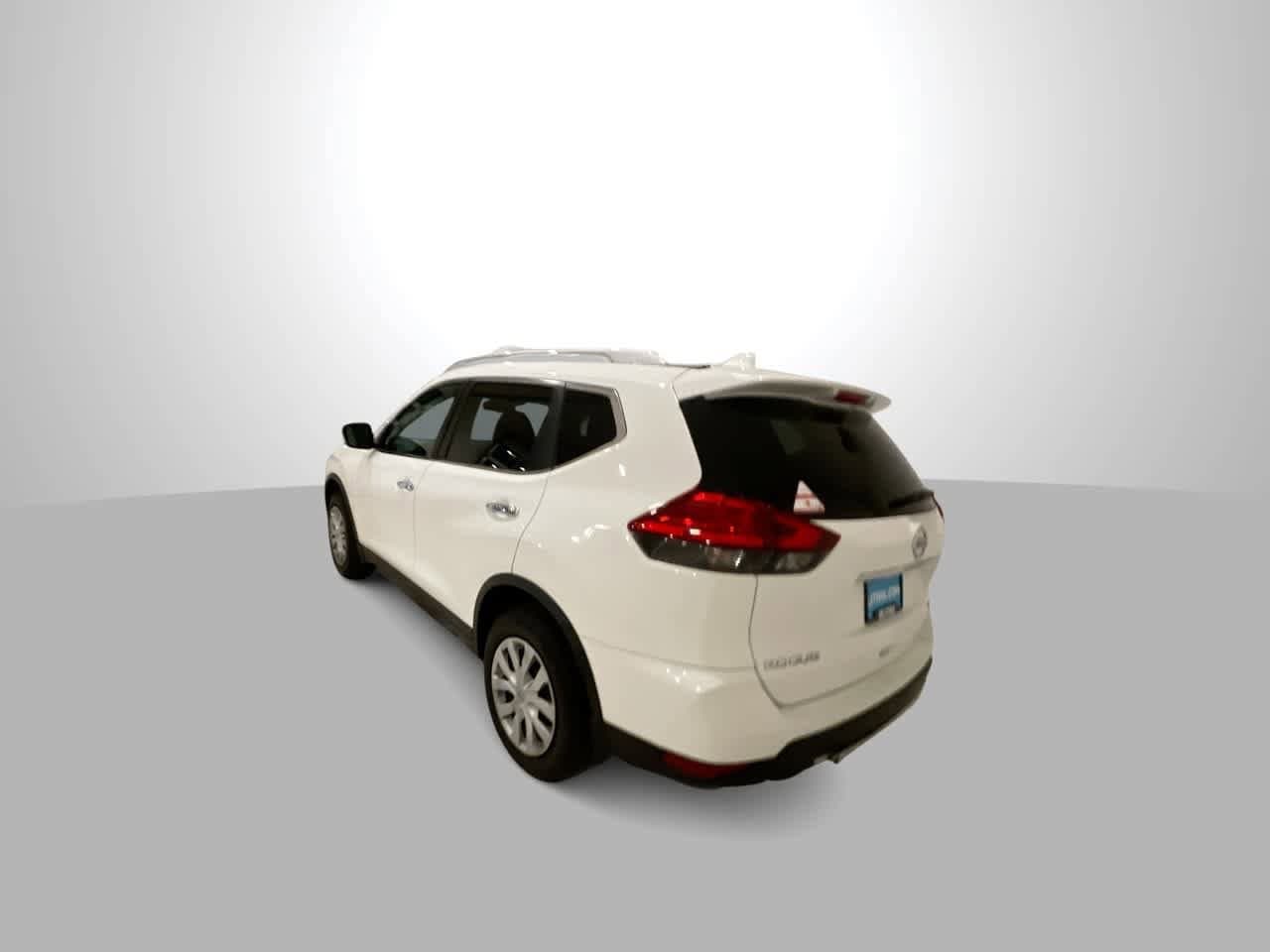 Thumbnail: 2017 Nissan Rogue - 6