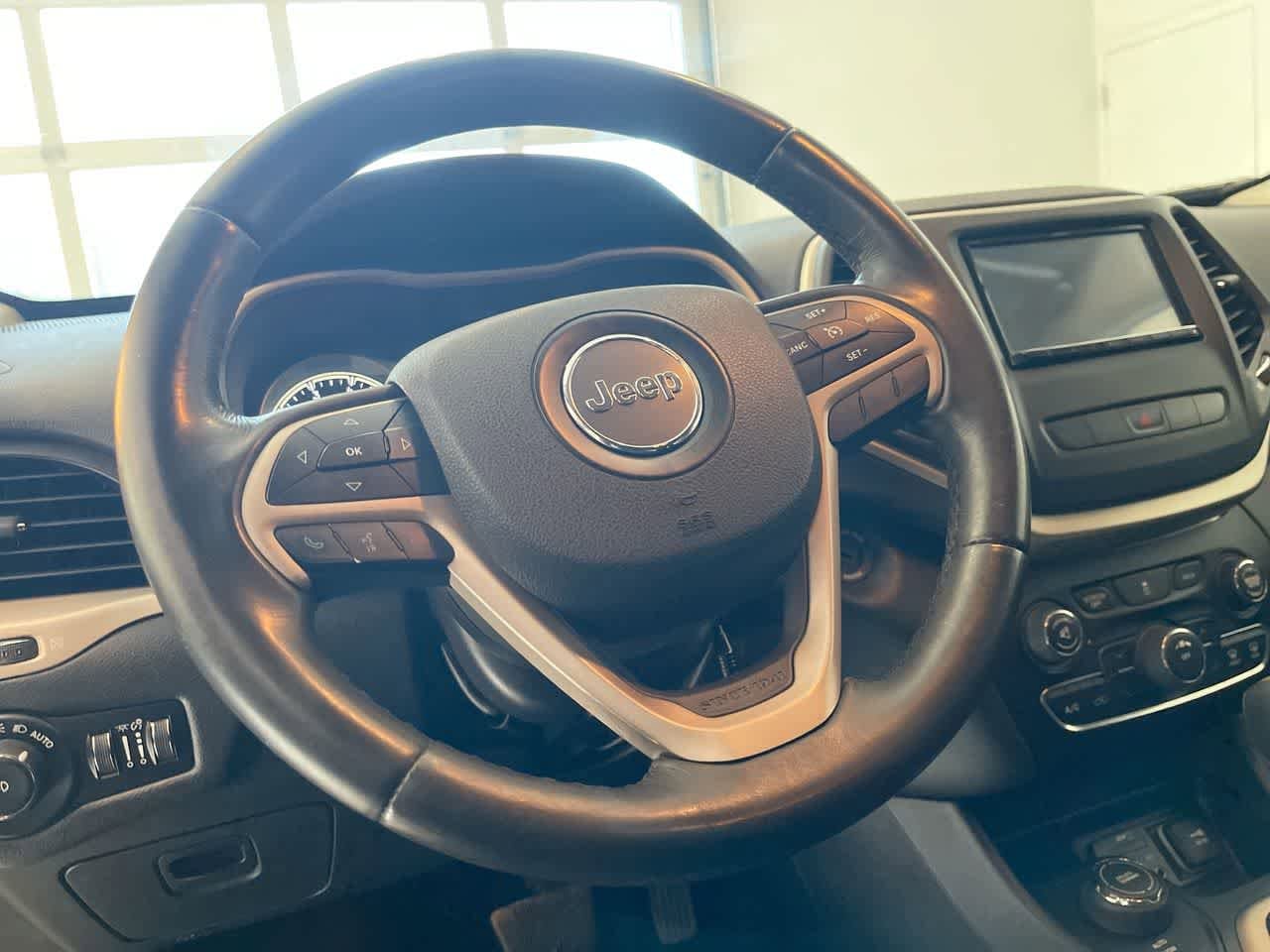 Thumbnail: 2015 Jeep Cherokee - 14