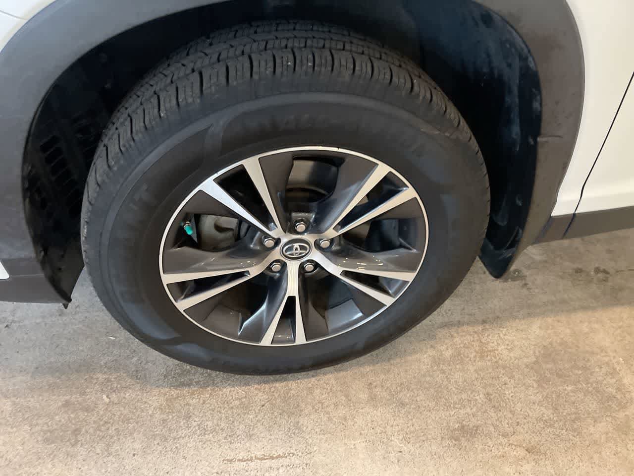 Thumbnail: 2019 Toyota Highlander - 10