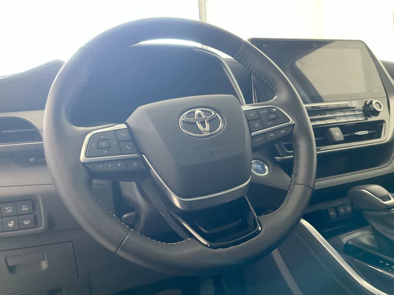 Thumbnail: 2021 Toyota Highlander - 14