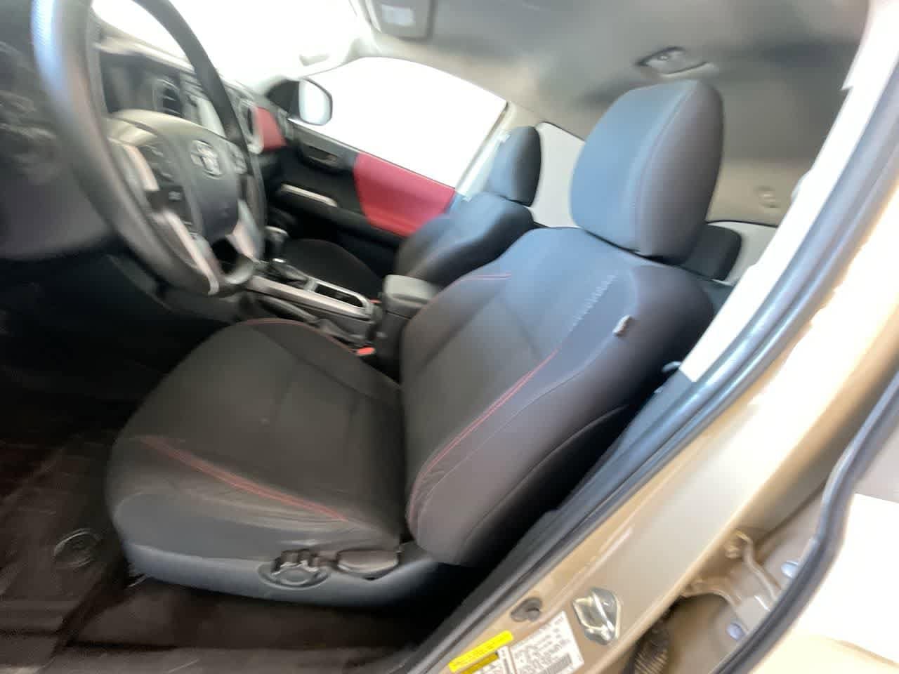 Thumbnail: 2016 Toyota Tacoma - 11