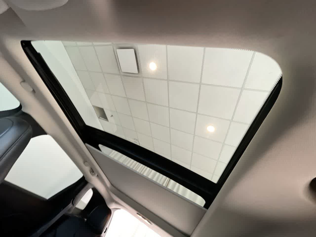 Thumbnail: 2015 Jeep Cherokee - 22