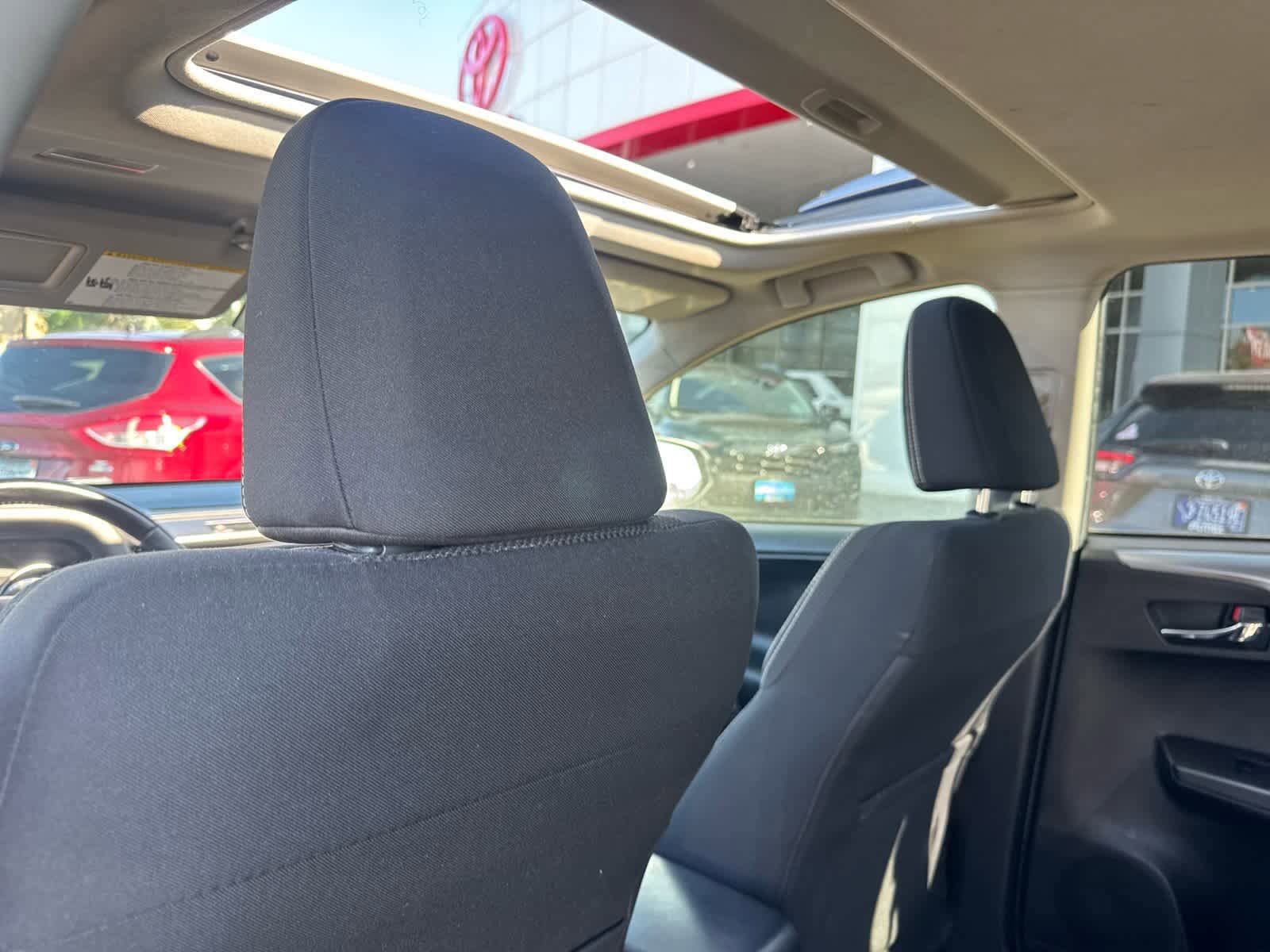 Thumbnail: 2018 Toyota RAV4 - 34