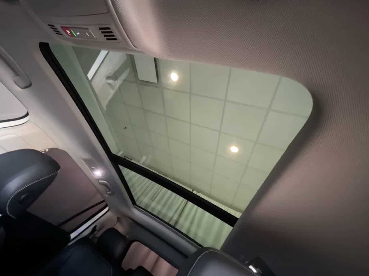 Thumbnail: 2021 Volkswagen Tiguan - 22