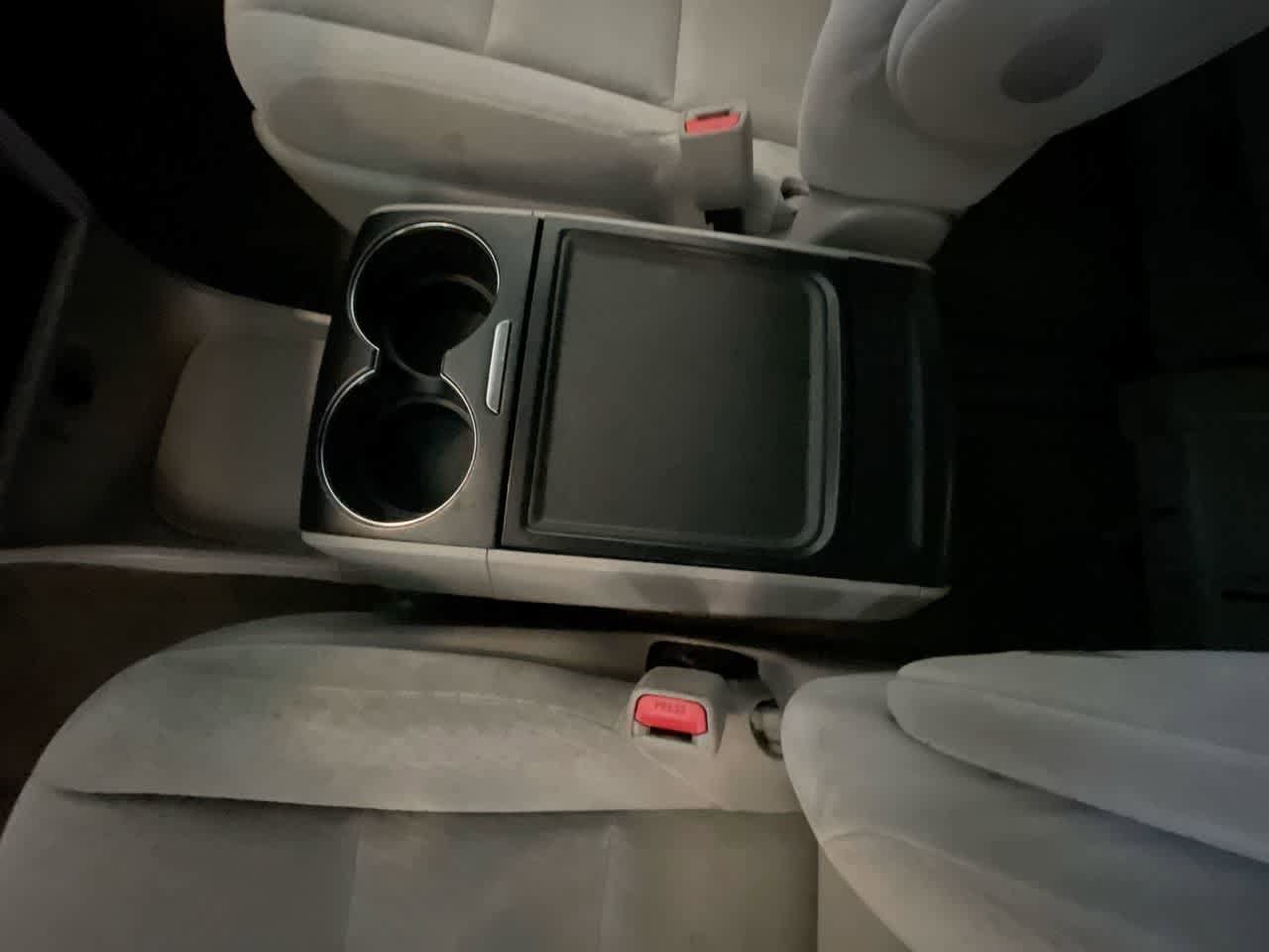 Thumbnail: 2015 Toyota Sienna - 20