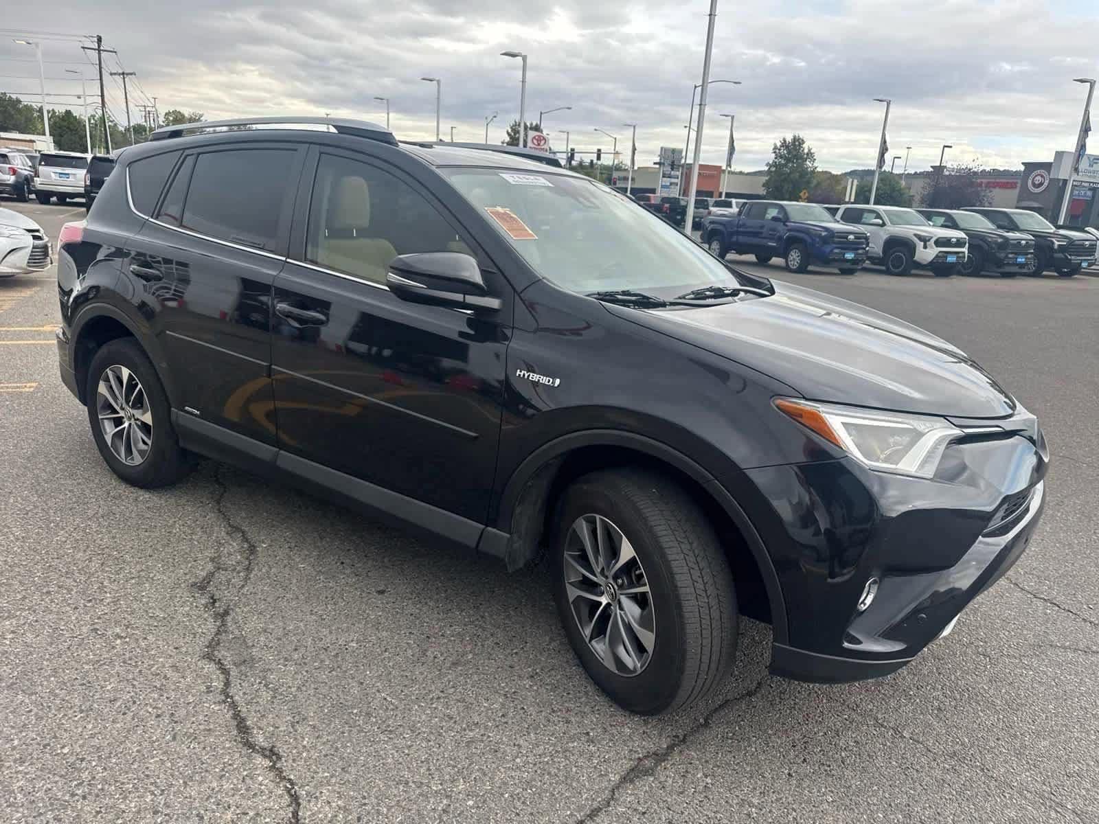 Thumbnail: 2016 Toyota RAV4 - 9