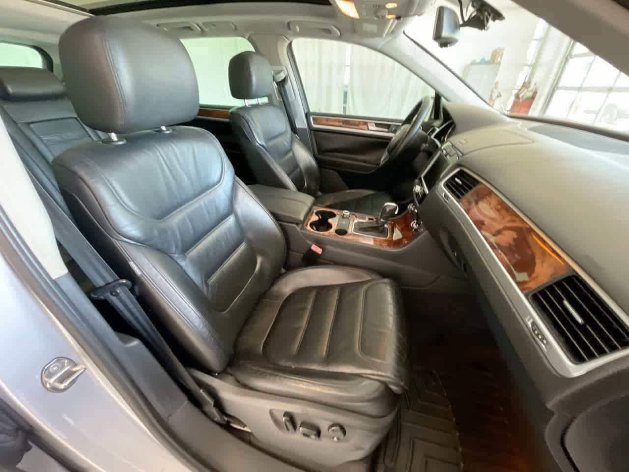 Thumbnail: 2012 Volkswagen Touareg - 23