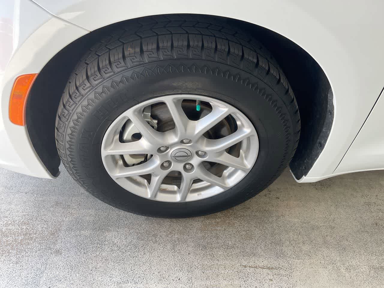 Thumbnail: 2023 Chrysler Pacifica - 10