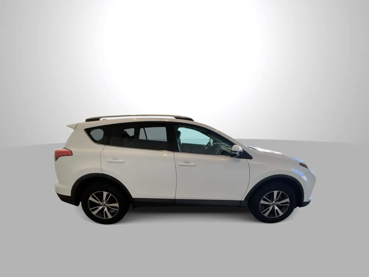 Thumbnail: 2018 Toyota RAV4 - 9