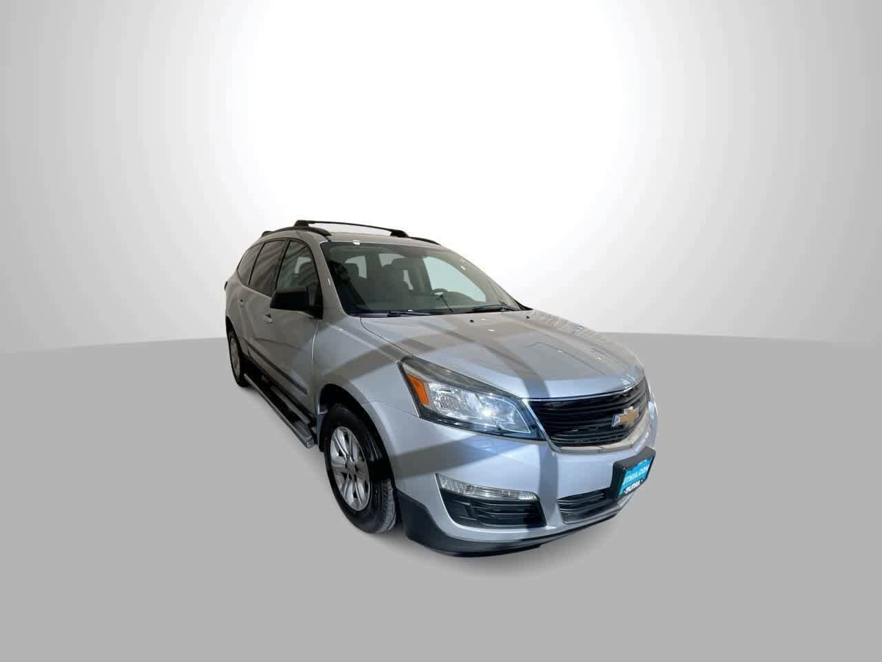 2016 Chevrolet Traverse LS photo 2
