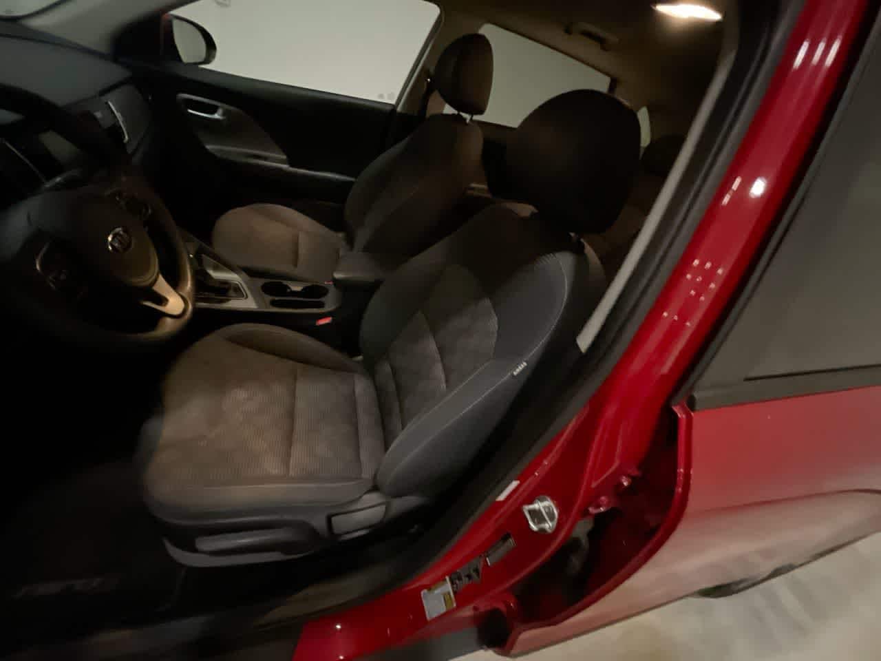 Thumbnail: 2017 Kia Niro - 11