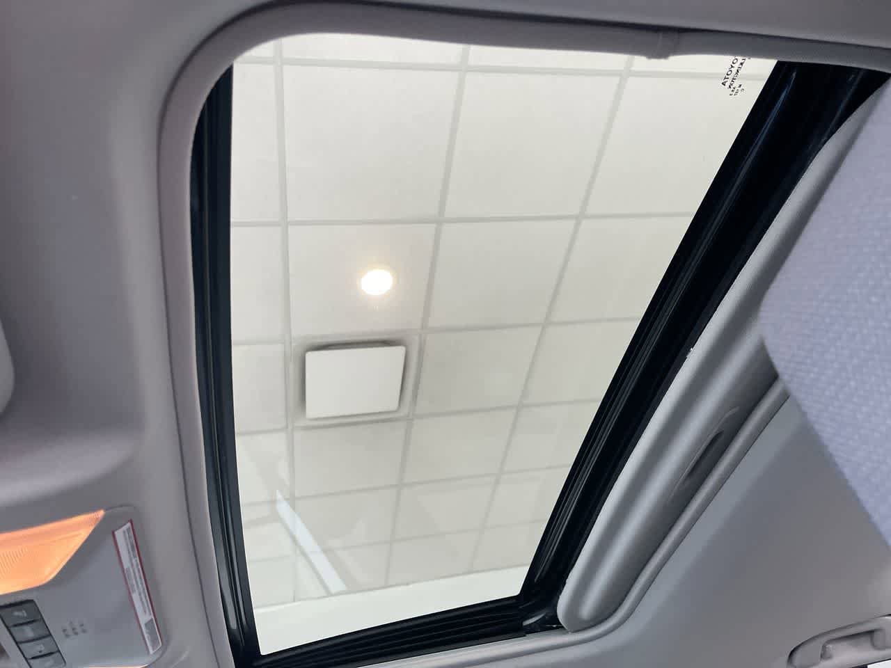 Thumbnail: 2021 Toyota RAV4 - 22