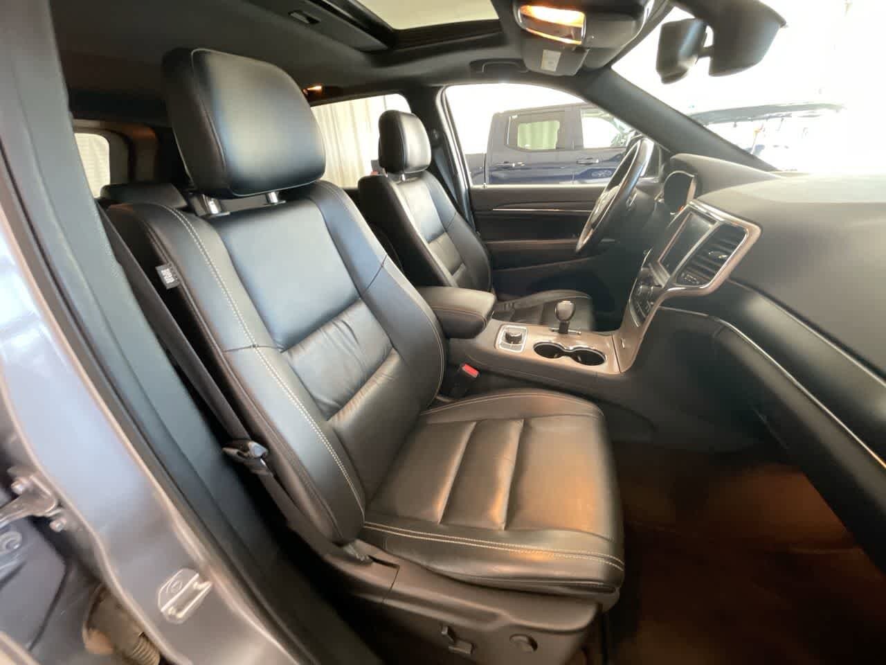 Thumbnail: 2015 Jeep Grand Cherokee - 25