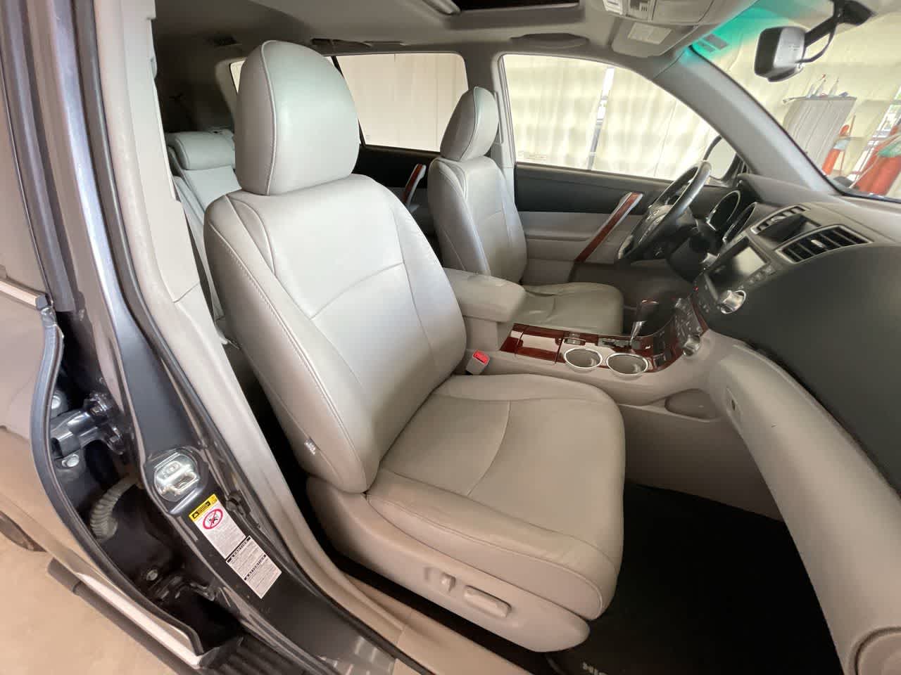 Thumbnail: 2011 Toyota Highlander - 26