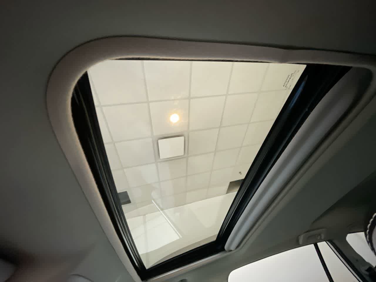 Thumbnail: 2018 Toyota RAV4 - 21