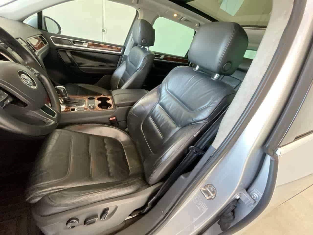 Thumbnail: 2012 Volkswagen Touareg - 13