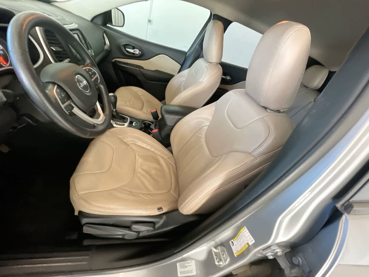 Thumbnail: 2016 Jeep Cherokee - 11