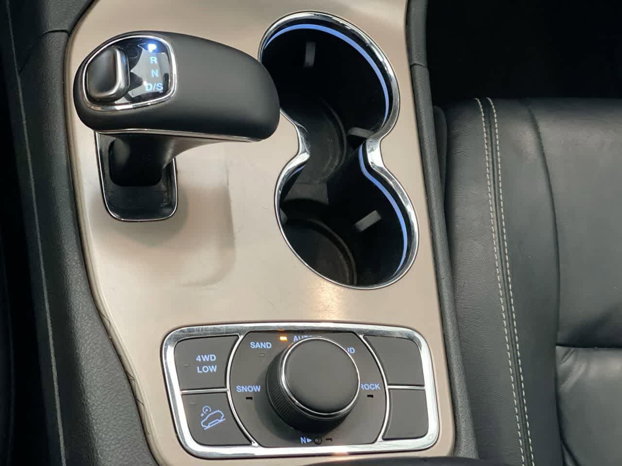 Thumbnail: 2015 Jeep Grand Cherokee - 20
