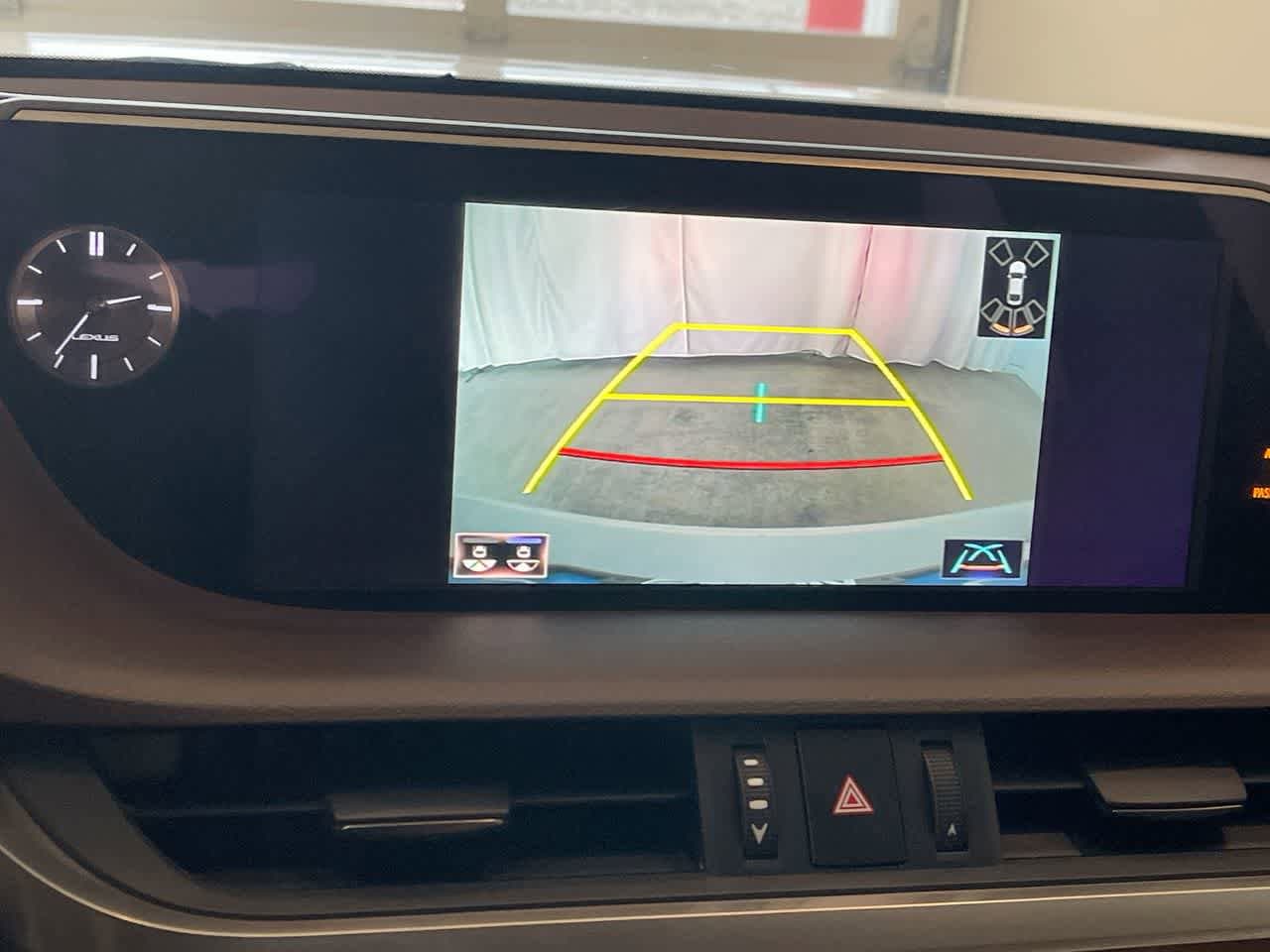 Thumbnail: 2020 Lexus ES - 17