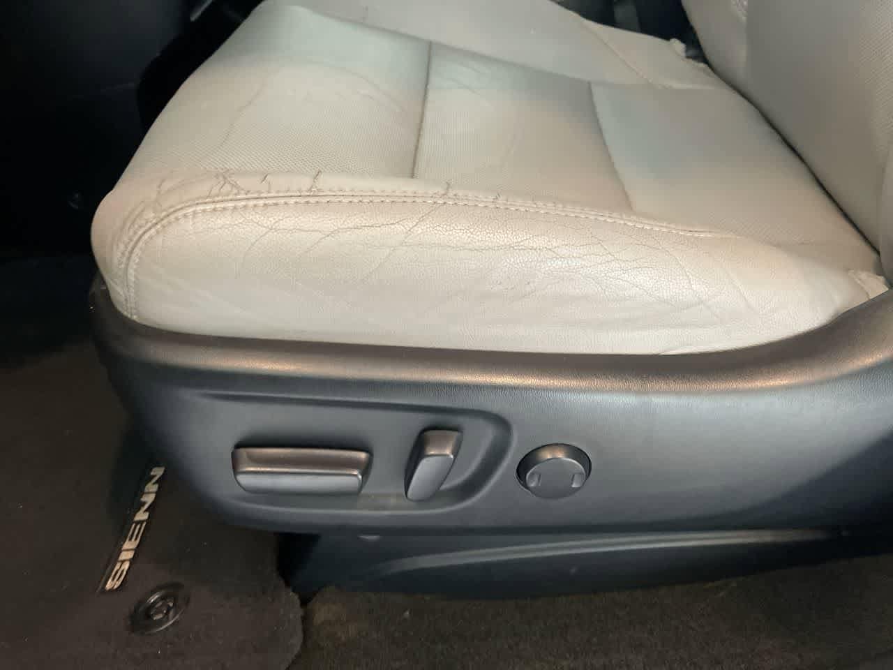 Thumbnail: 2016 Toyota Sienna - 12