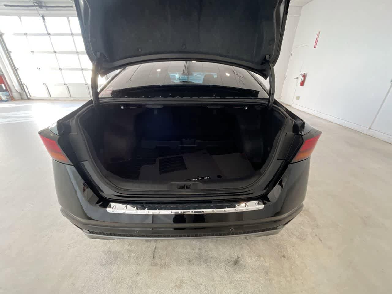 Thumbnail: 2022 Nissan Altima - 22