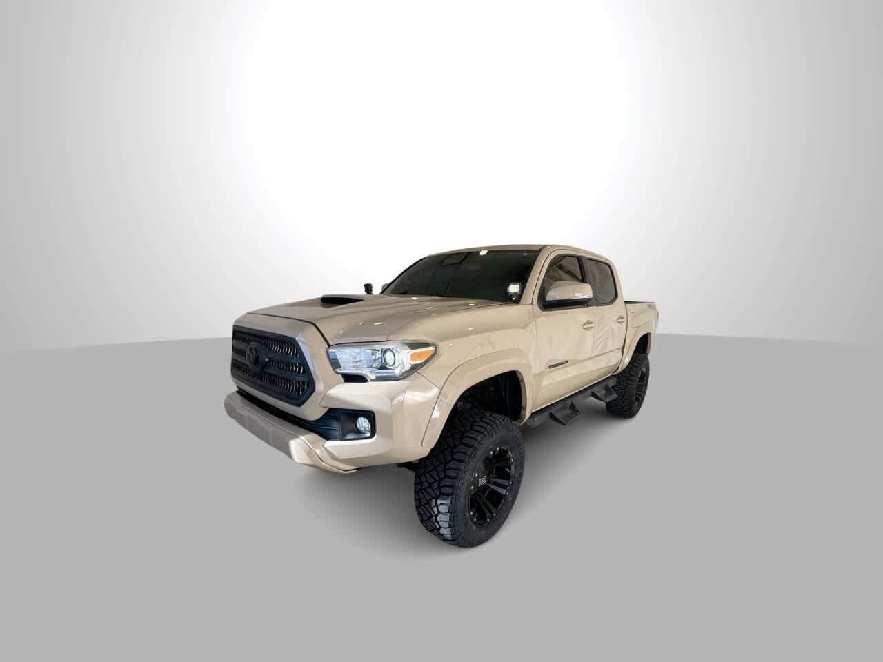 Thumbnail: 2017 Toyota Tacoma - 4