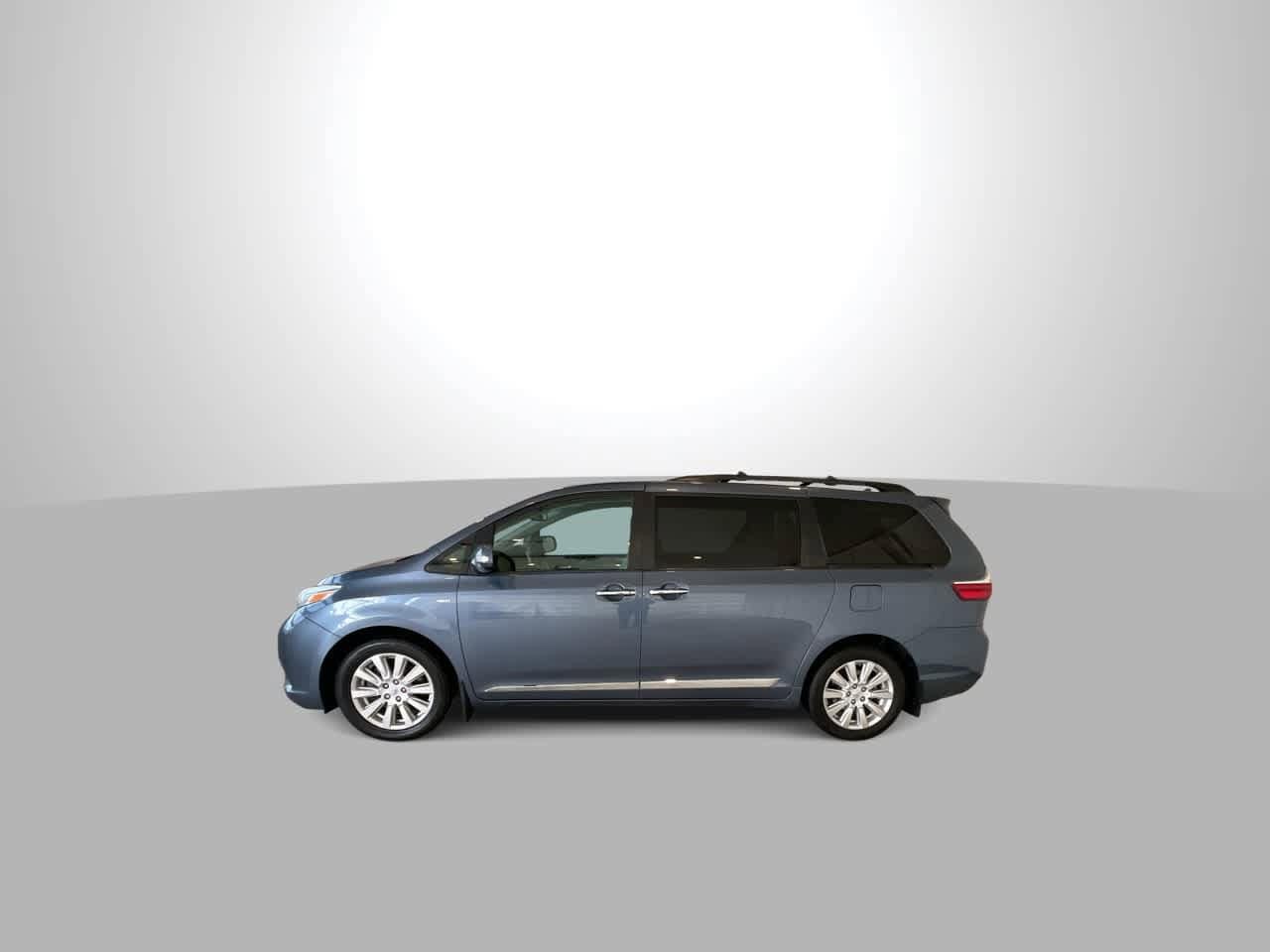 Thumbnail: 2017 Toyota Sienna - 5