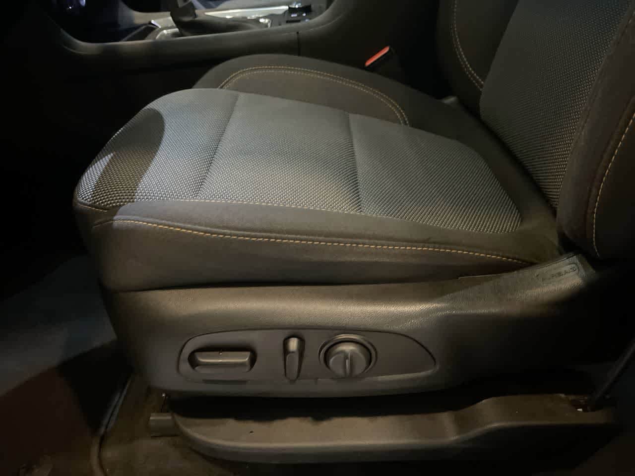 Thumbnail: 2021 Chevrolet Traverse - 12