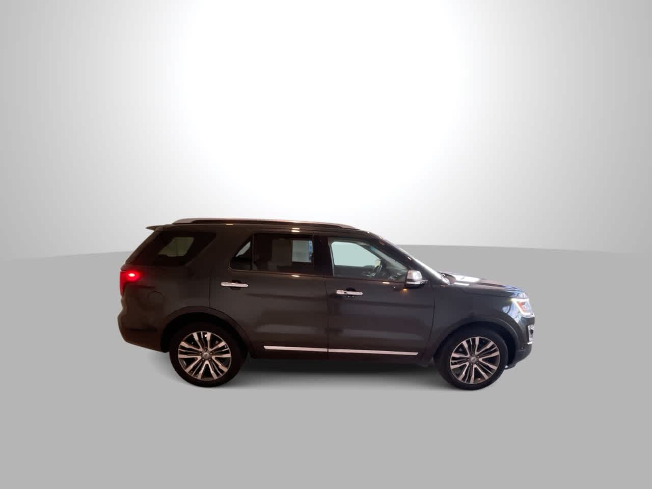 Thumbnail: 2016 Ford Explorer - 9