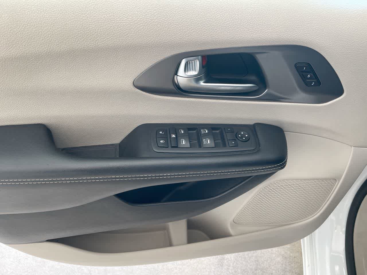 Thumbnail: 2023 Chrysler Pacifica - 13