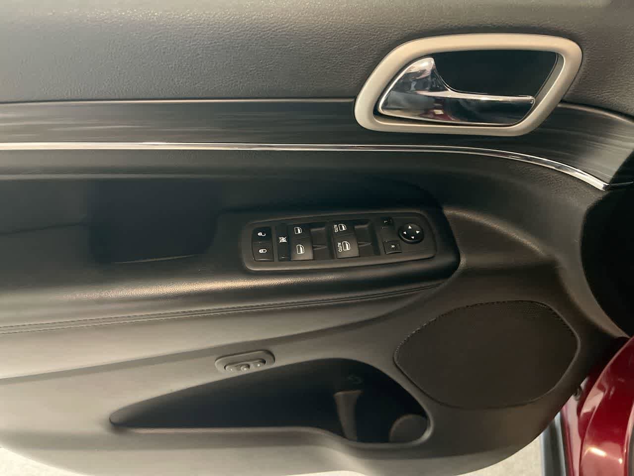 Thumbnail: 2022 Jeep Grand Cherokee - 13