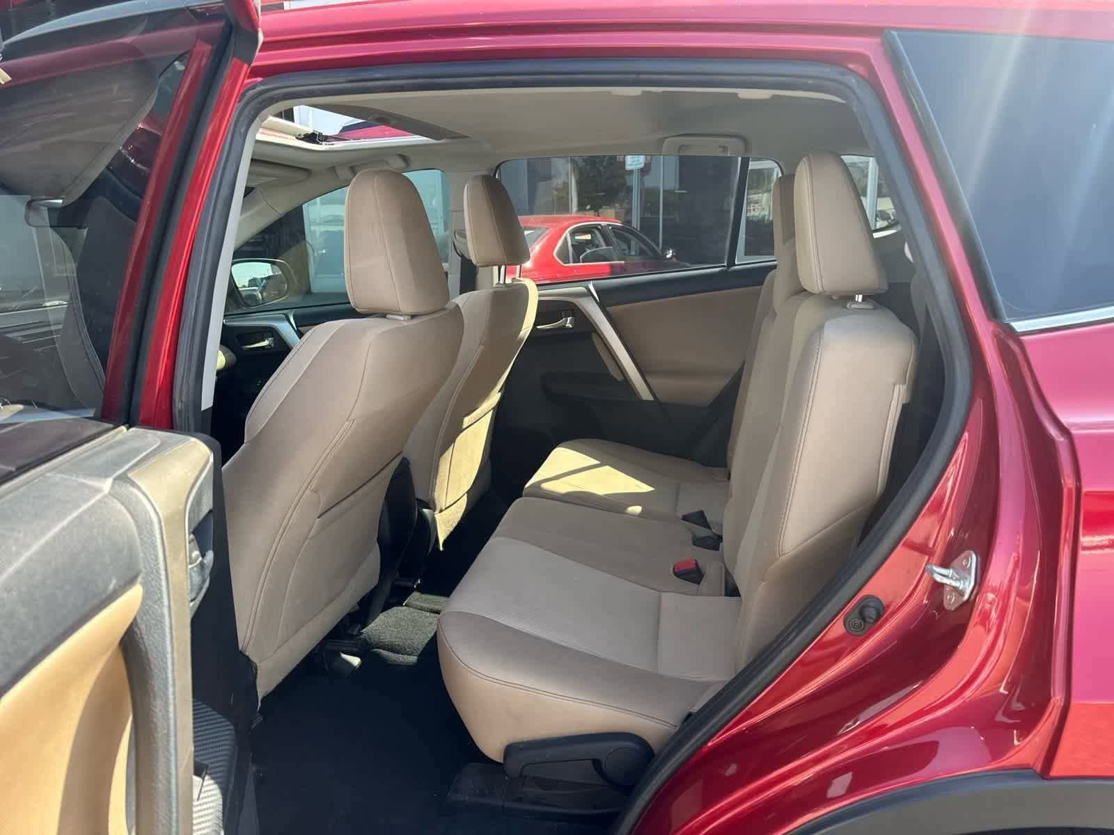 Thumbnail: 2015 Toyota RAV4 - 34