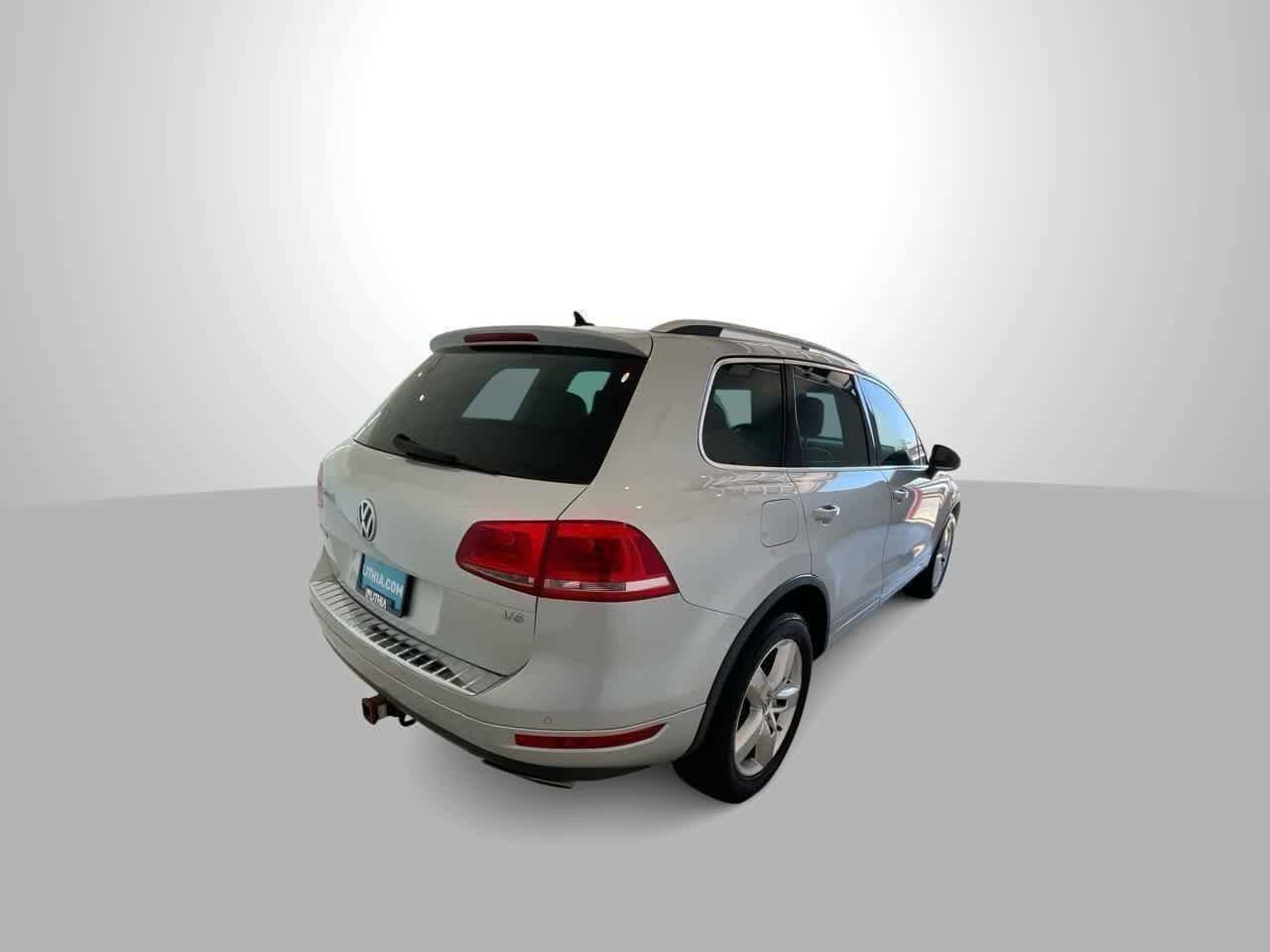 Thumbnail: 2012 Volkswagen Touareg - 8