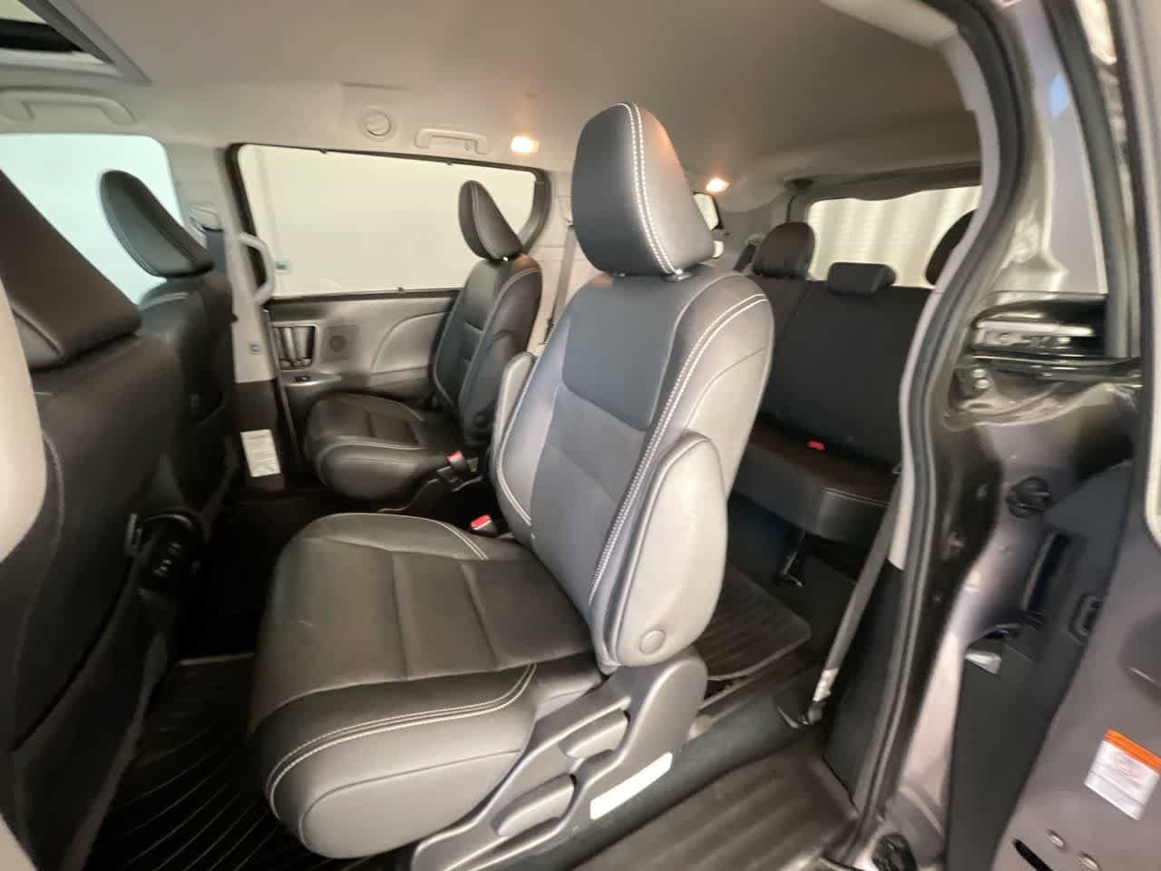 Thumbnail: 2020 Toyota Sienna - 23