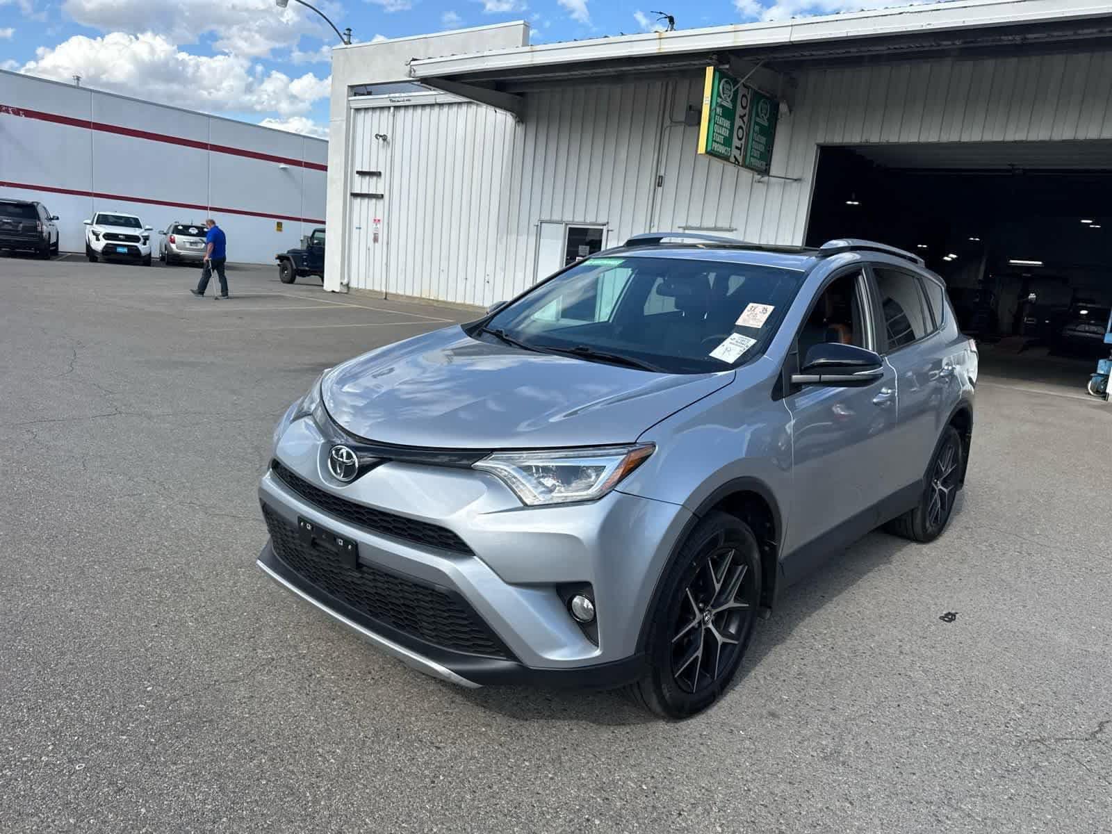 Thumbnail: 2016 Toyota RAV4 - 3