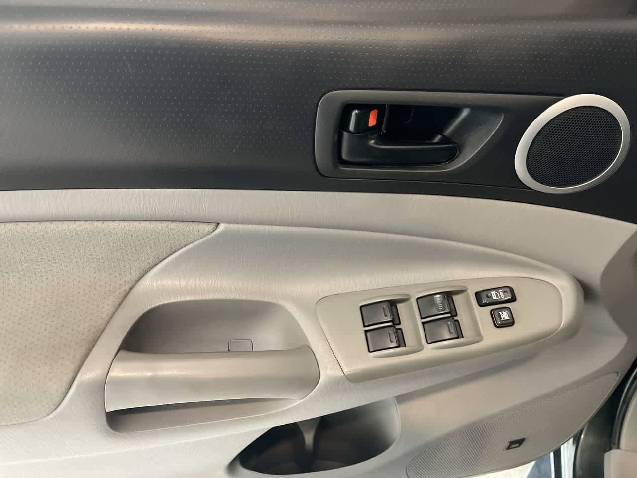 Thumbnail: 2011 Toyota Tacoma - 13