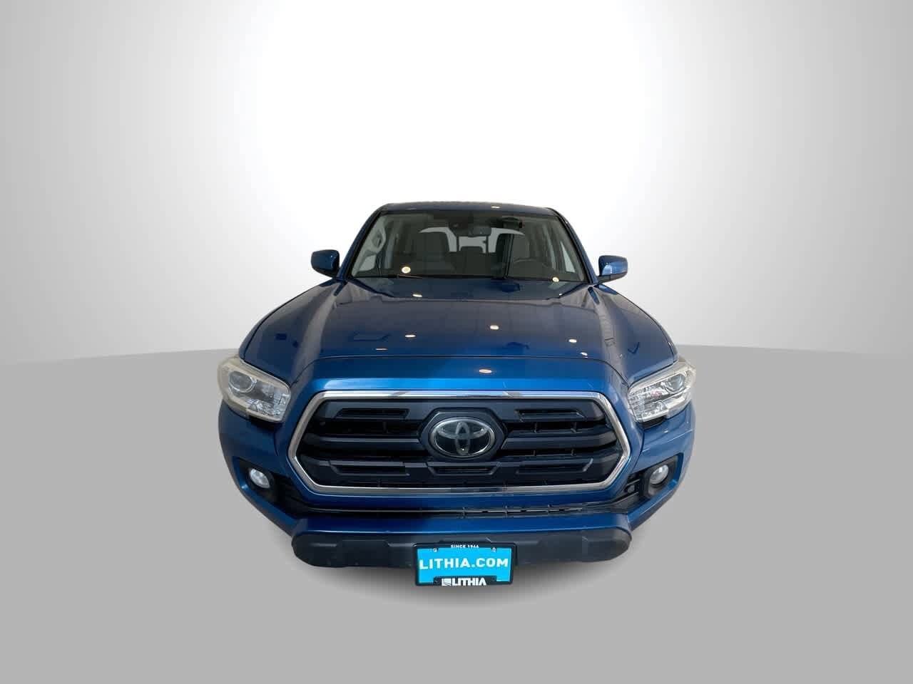 Thumbnail: 2018 Toyota Tacoma - 3